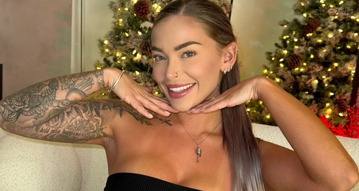 Who is Hayley Davies? Bio/Wiki, Age, Career, Net Worth 2025